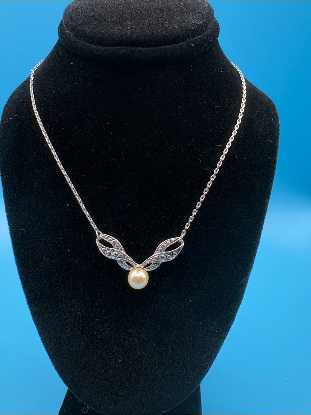 Avon Silver Tone Pearl Pendant Necklace - Elegant Women's Jewelry